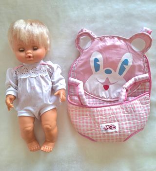 Muñeca y portabebés "Falca"
