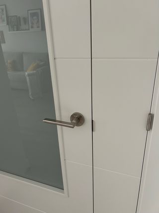 Puerta interior lacada en blanco con cristal