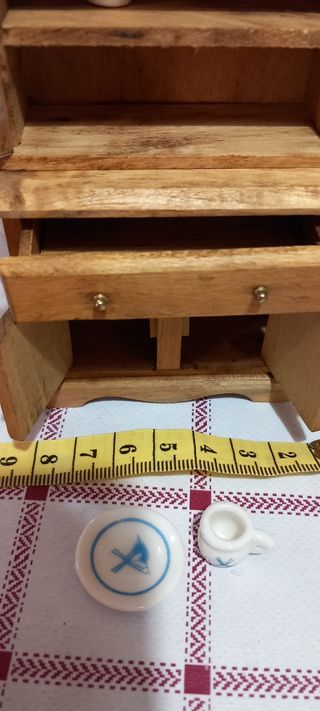 Miniatura credenza casa delle bambole