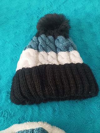 Conjunto de gorro y bufanda