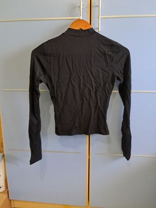 Blusa negra de espalda abierta