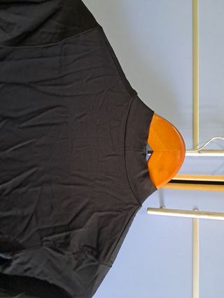 Blusa negra de espalda abierta