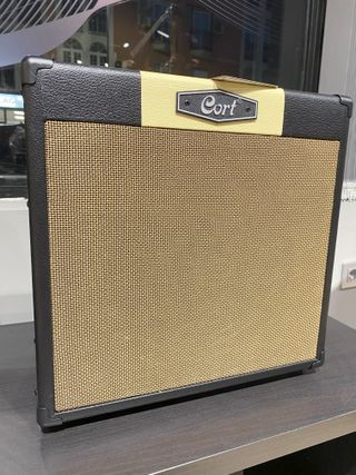 Amplificador de Guitarra Cort CM30R