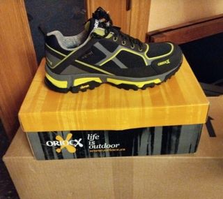 Zapatilla trekking con membrana