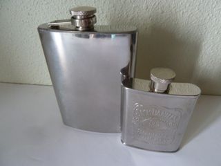 CONFEZIONE DA DUE BOTTIGLIE DI LIQUORE-JACK Daniel`s-3oz e 8oz