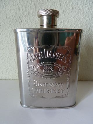 CONFEZIONE DA DUE BOTTIGLIE DI LIQUORE-JACK Daniel`s-3oz e 8oz