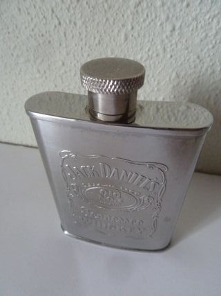 CONFEZIONE DA DUE BOTTIGLIE DI LIQUORE-JACK Daniel`s-3oz e 8oz