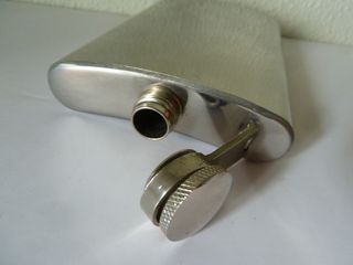 CONFEZIONE DA DUE BOTTIGLIE DI LIQUORE-JACK Daniel`s-3oz e 8oz