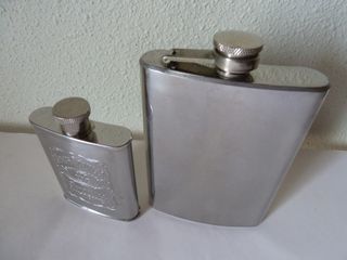 CONFEZIONE DA DUE BOTTIGLIE DI LIQUORE-JACK Daniel`s-3oz e 8oz