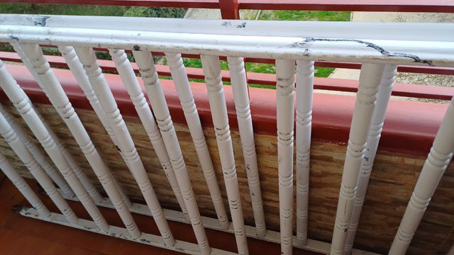 Barandilla de hierro. Las dos por 80 euros