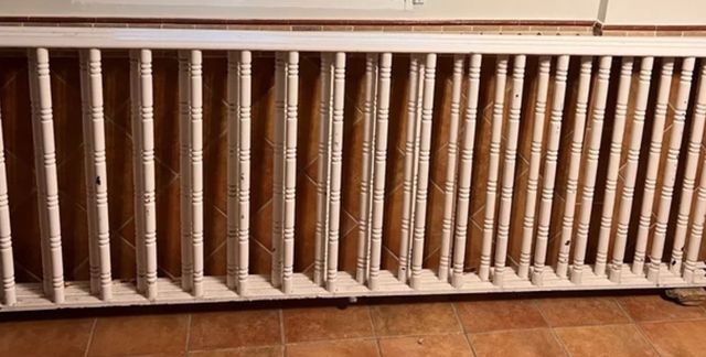 Barandilla de hierro. Las dos por 80 euros