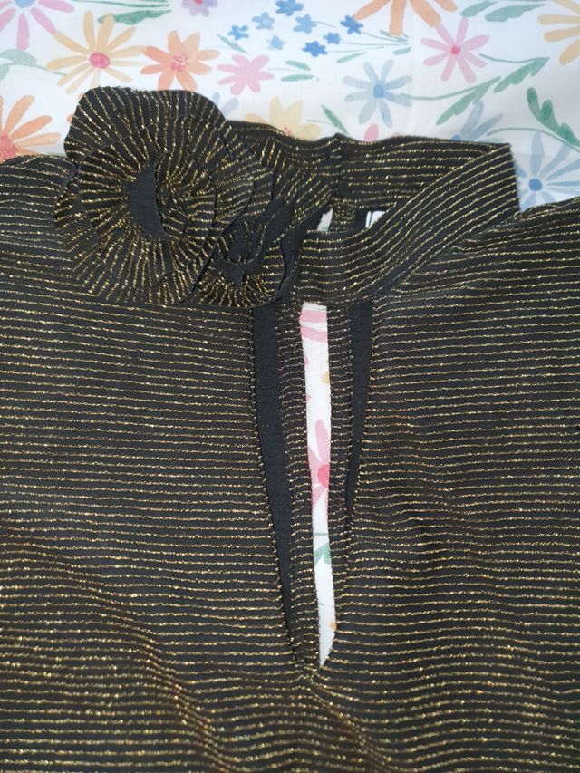 Camiseta mujer brillo dorado esfera.