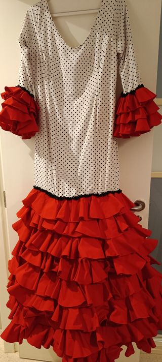 Traje de flamenca moderno hecho a mano