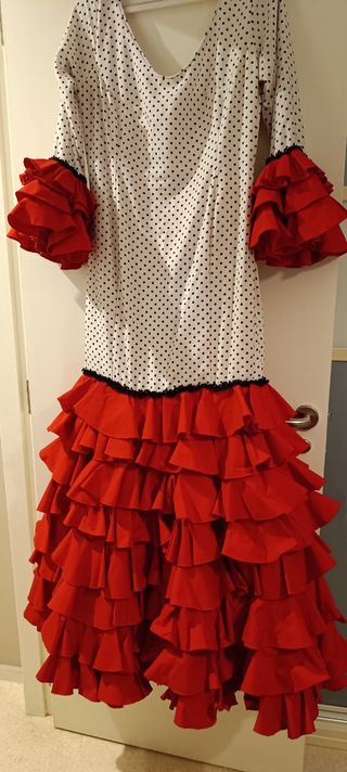 Traje de flamenca moderno hecho a mano