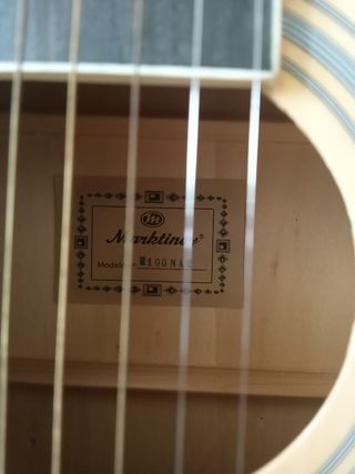 Guitarra electro acústica con funda 