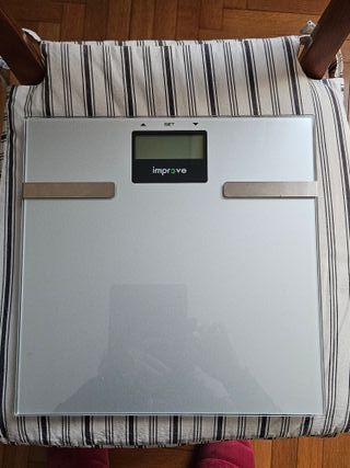 Bilancia pesapersone digitale Improve grigia