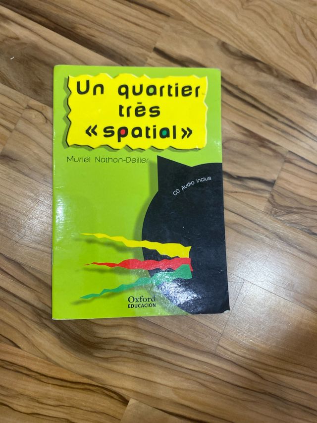 Libro en frances: Un quartier très  spatial 