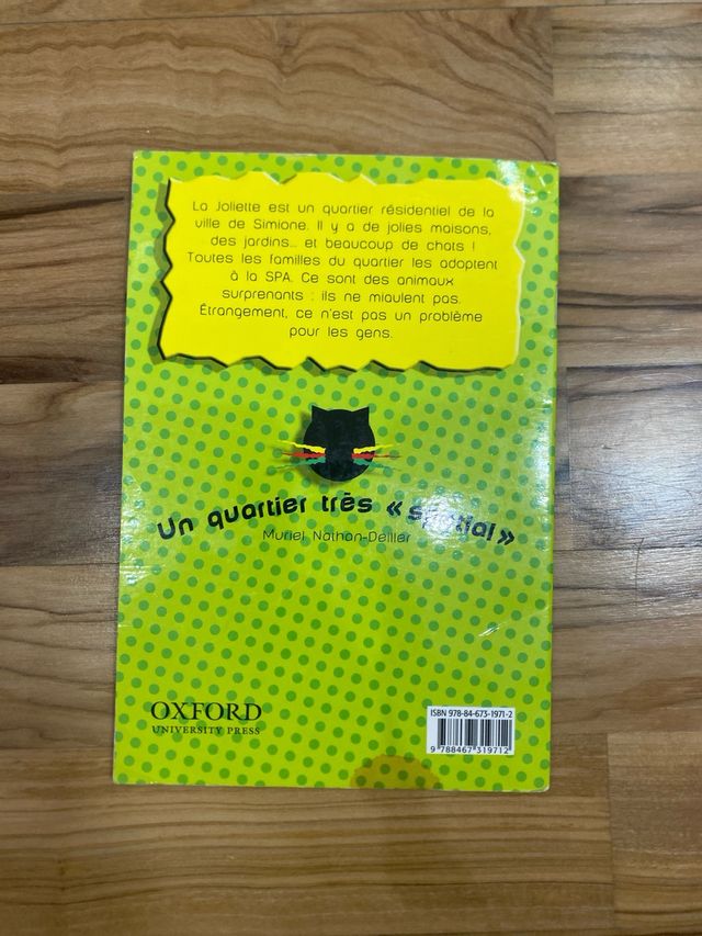 Libro en frances: Un quartier très  spatial 