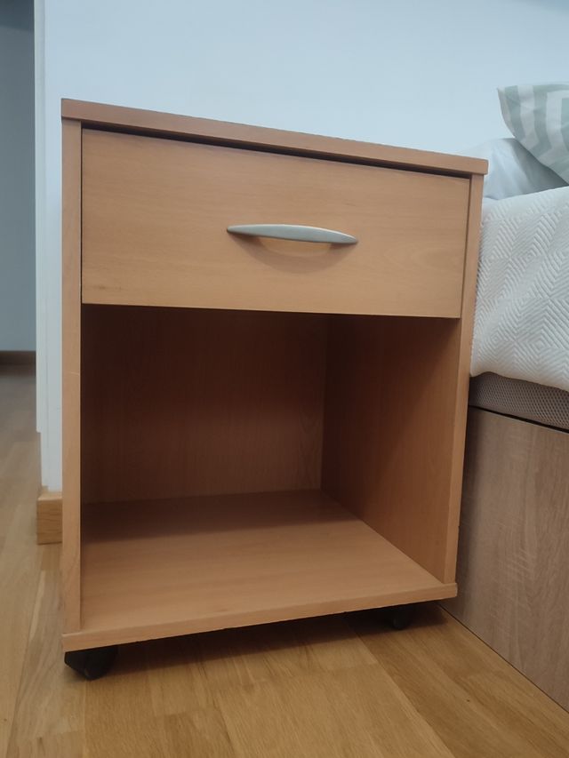 Último precio: Mesita de noche o auxiliar