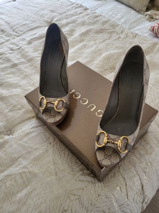 Zapatos Gucci Beige de tacon 