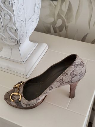 Zapatos Gucci Beige de tacon 