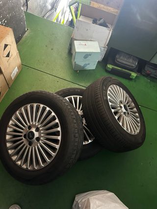 LLANTAS CON GOMAS PARA RUSTIR/DERRAPAR