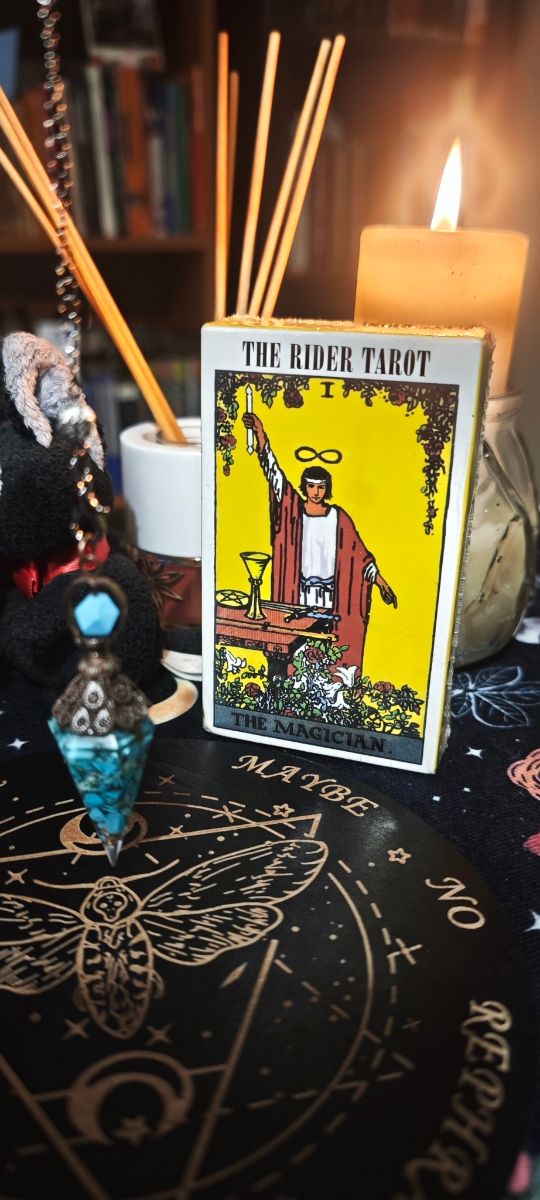 Conjunto de Adivinación y Tarot