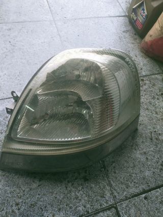 Faro izquierdo Nissan interestar