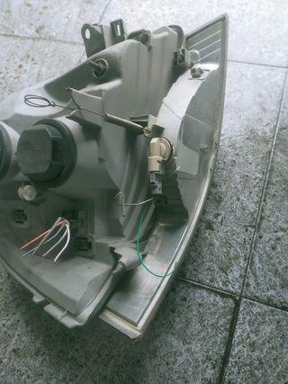 Faro izquierdo Nissan interestar