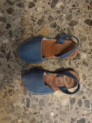 Sandalia azul niño