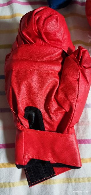 Maquina boxeo musical con guantes 