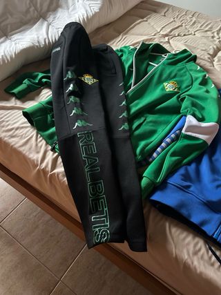 tres chandals: Milan Betis y Napoles