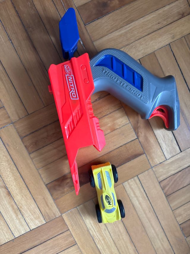 NErf nitro lanza coches hasbro foam car.