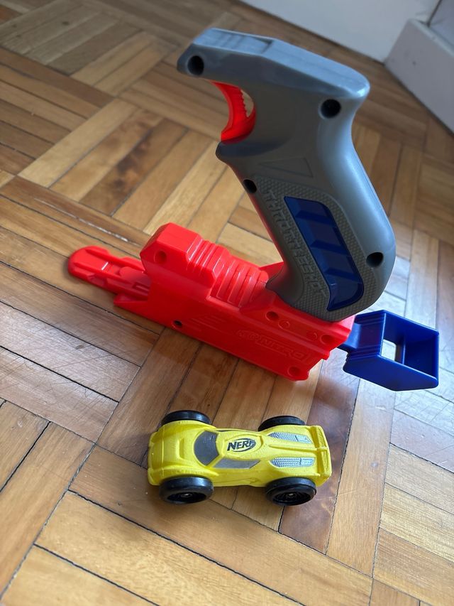 NErf nitro lanza coches hasbro foam car.