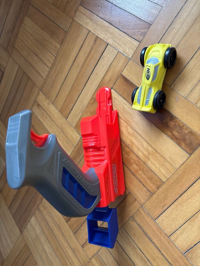 NErf nitro lanza coches hasbro foam car.