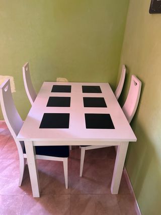 Mesa comerdor con 4 sillas 