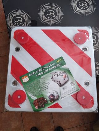 Panel reflector