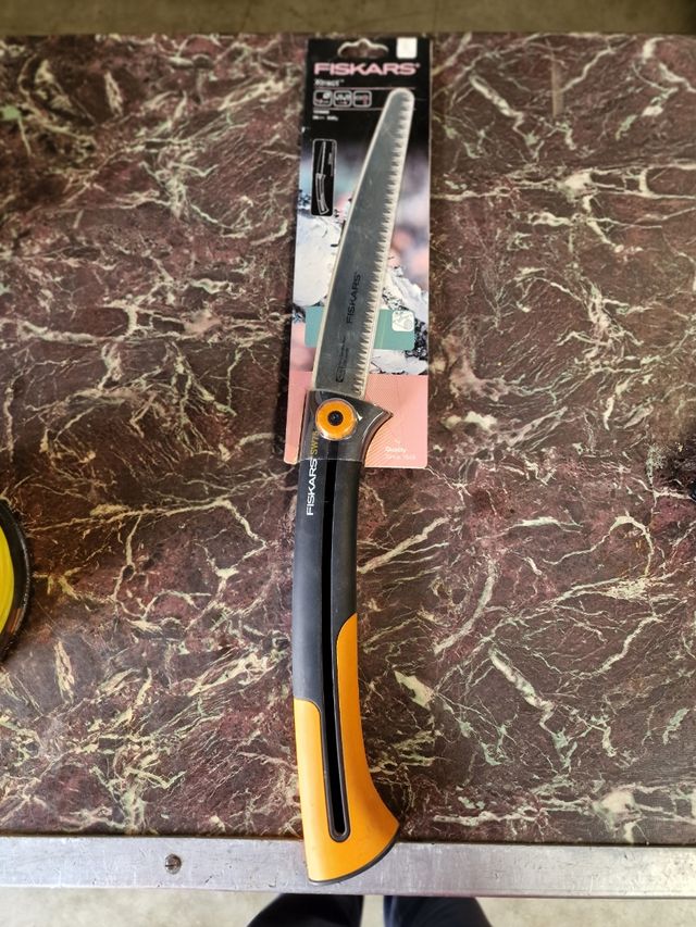 Serrucho plegable FISKARS SW75