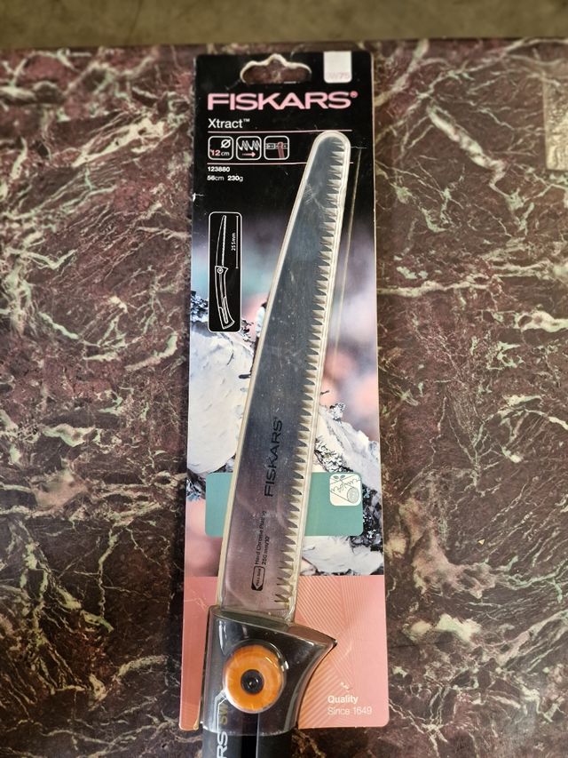 Serrucho plegable FISKARS SW75