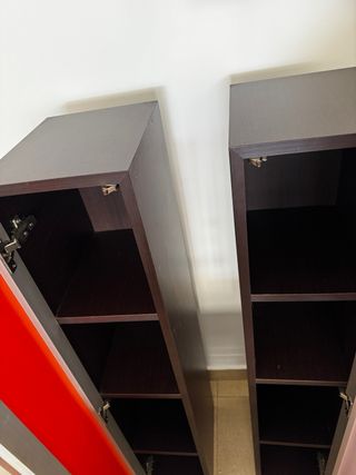 Estanterías cerradas para colgar