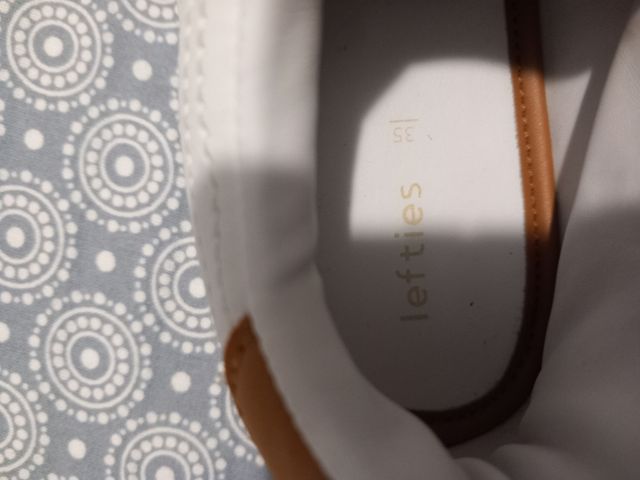 Tenis blancos Lefties