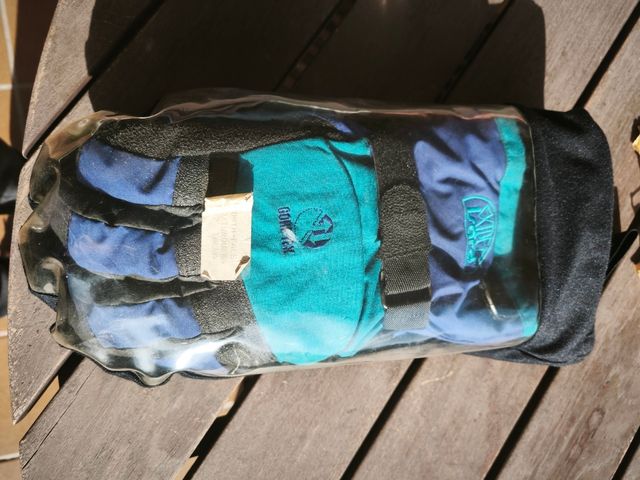 Guantes alta montaña Goretex nuevos