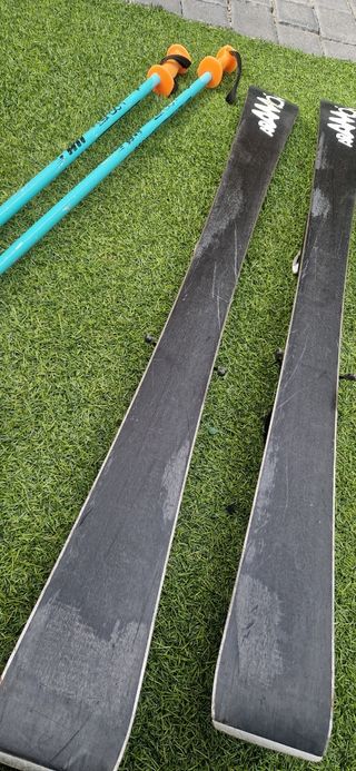 Esquís niños 120 cm y bastones 