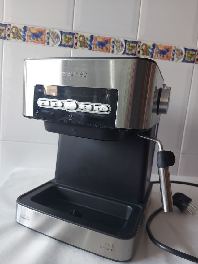 Macchina da caffè espresso.Cecotec