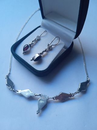 Collar y pendientes antiguos