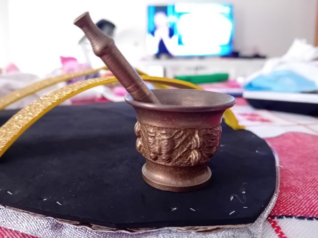 Pequeño almirez antiguo de bronce