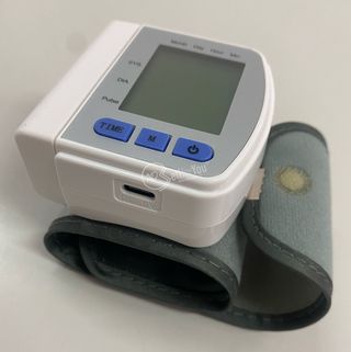 Misuratore di pressione digitale da polso