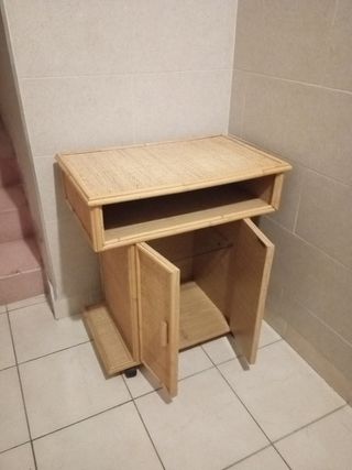 Mueble auxiliar mimbre