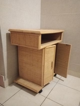 Mueble auxiliar mimbre