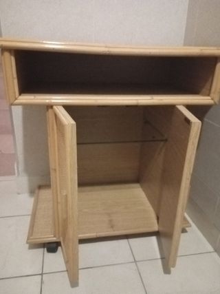 Mueble auxiliar mimbre